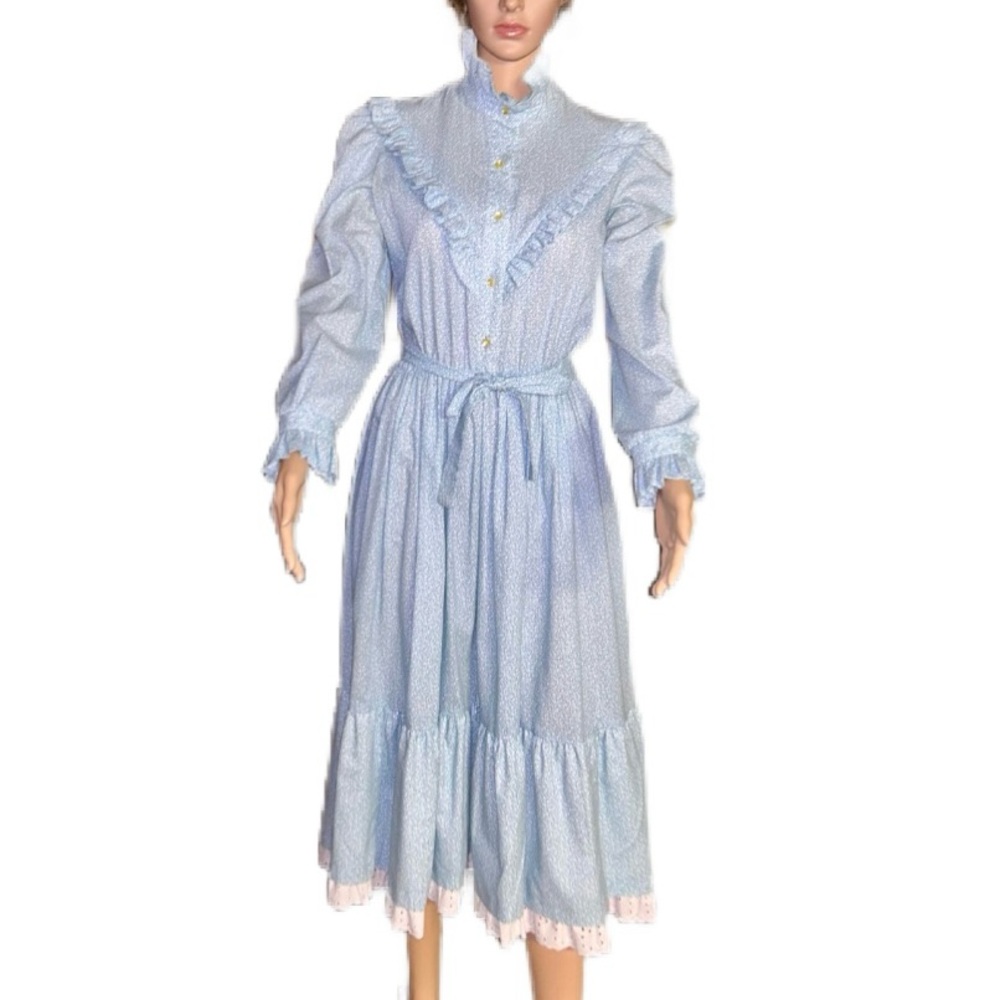 Hartsville ~ Vintage (1970’s) ~ Blue & White Medium ~ Floral ~ Victorian Dress